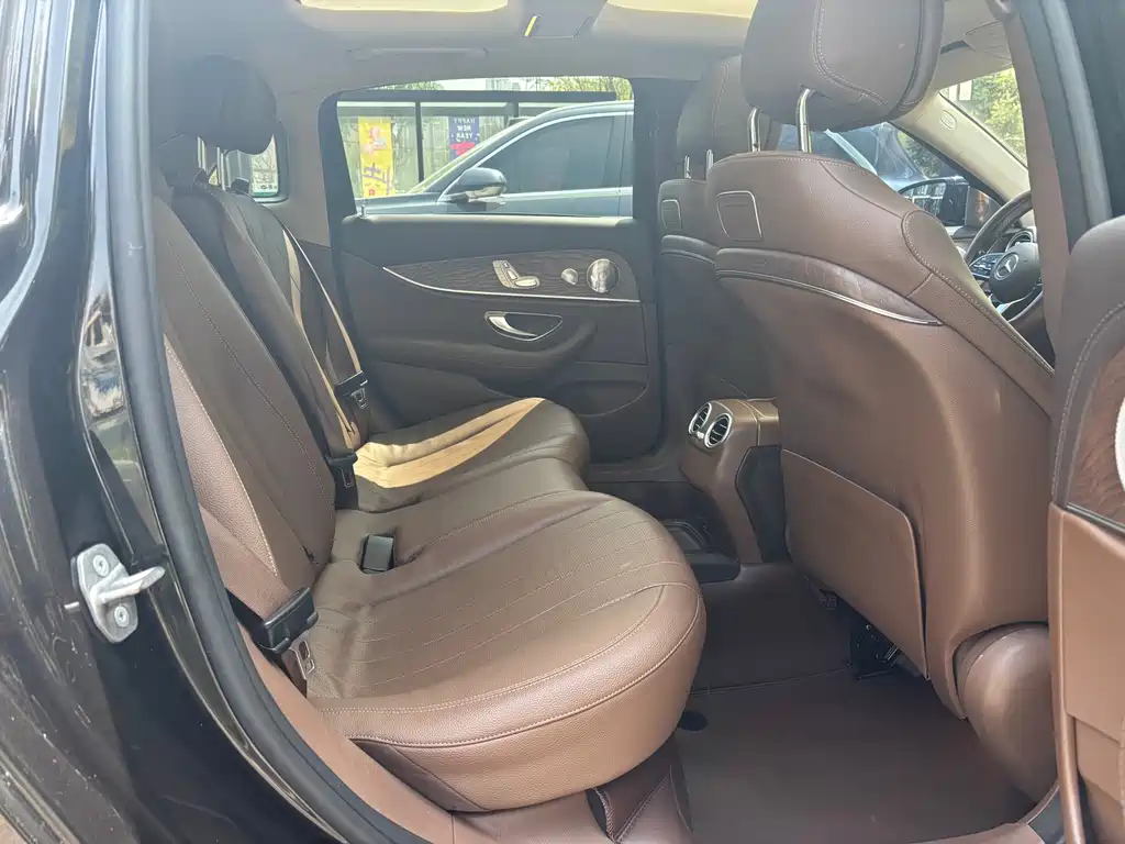 Mercedes-Benz E-Class 2019 — фото 11