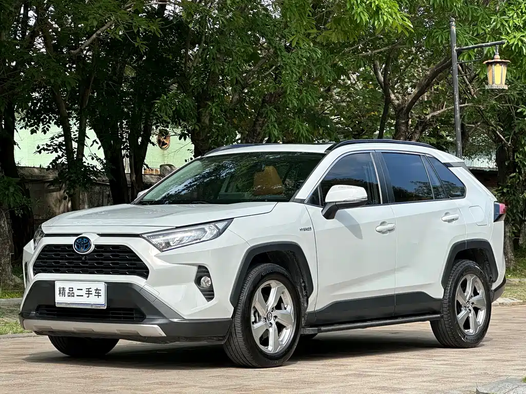 Toyota RAV4 2021 — фото 1
