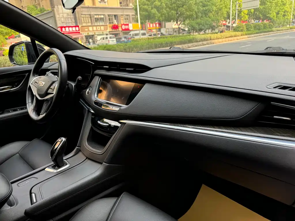 Cadillac XT5 2018 — фото 13