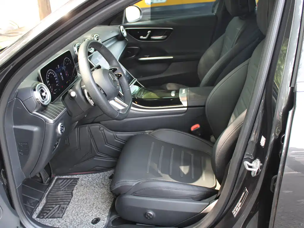 Mercedes-Benz C-Class 2023 — фото 10