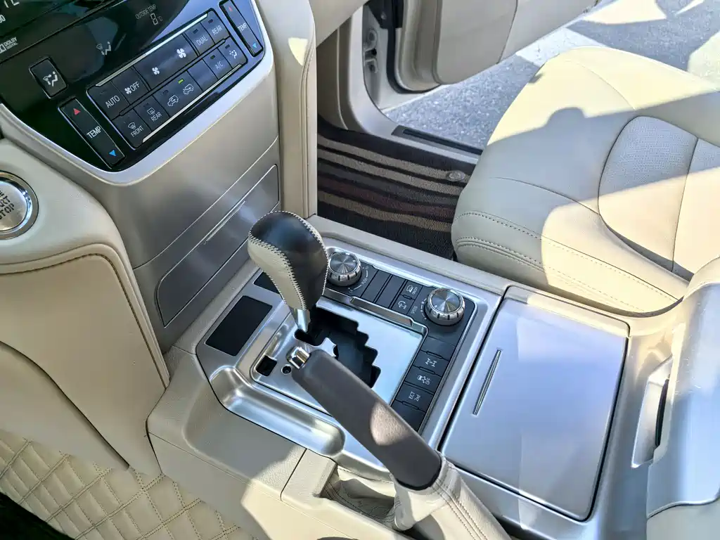 Toyota Land Cruiser 2019 — фото 11