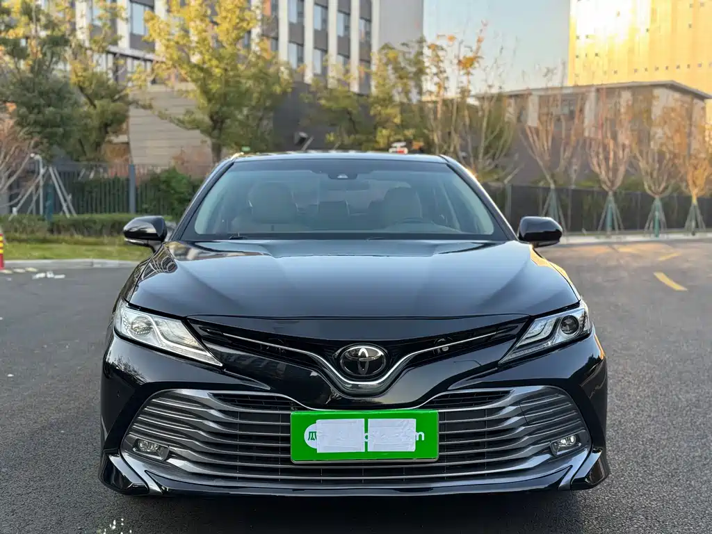 Toyota Camry 2020 — фото 2