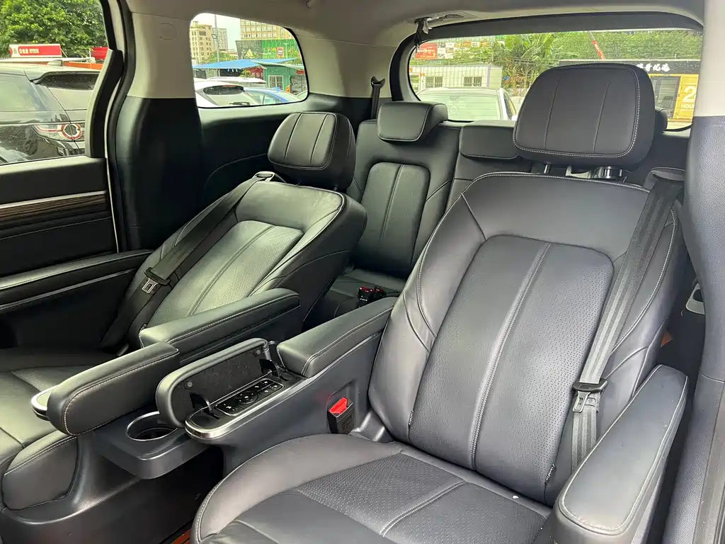 GAC Motor Trumpchi M8 2021 — фото 11
