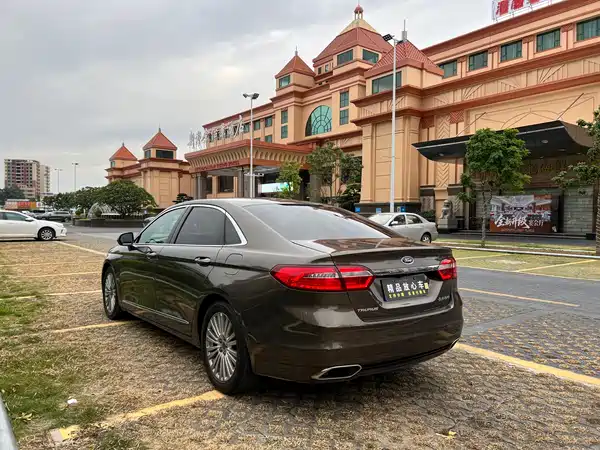 Ford Taurus 2015