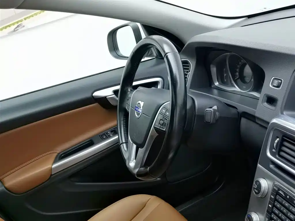 Volvo S60 2015 — фото 22