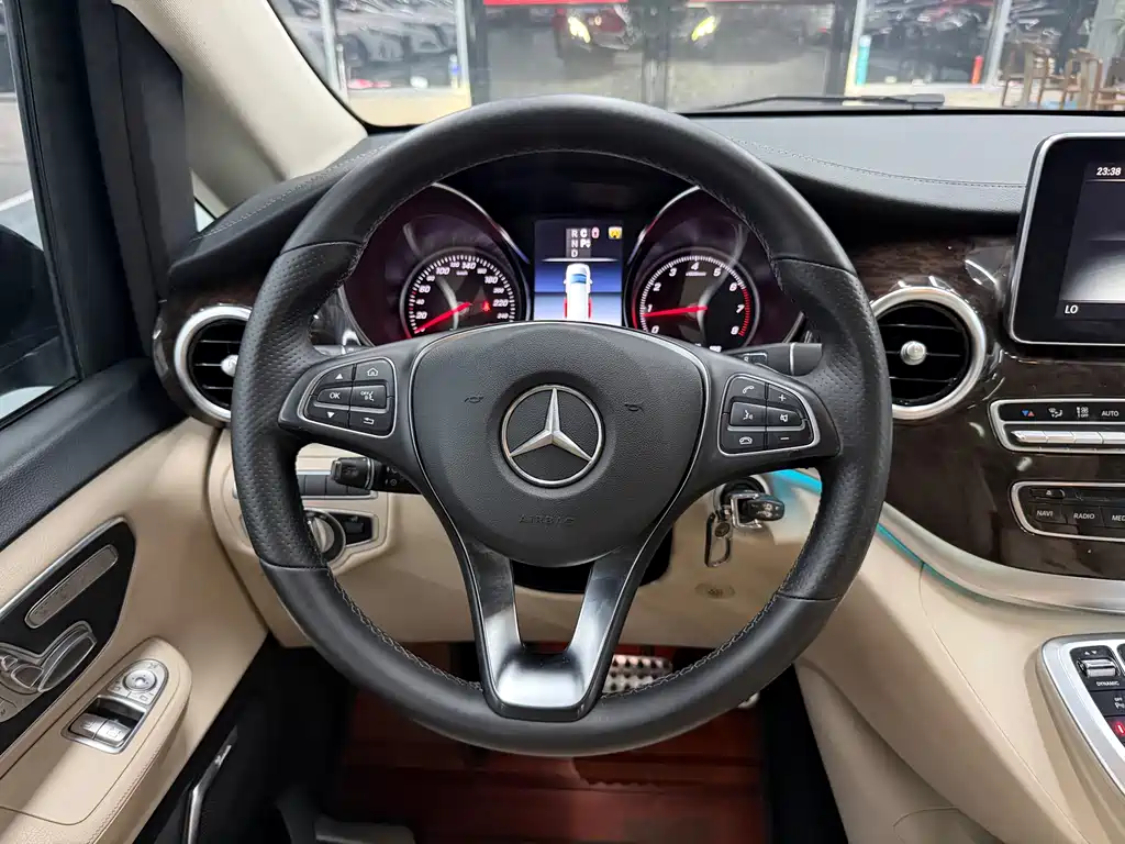 Mercedes-Benz V-Class 2020 — фото 8