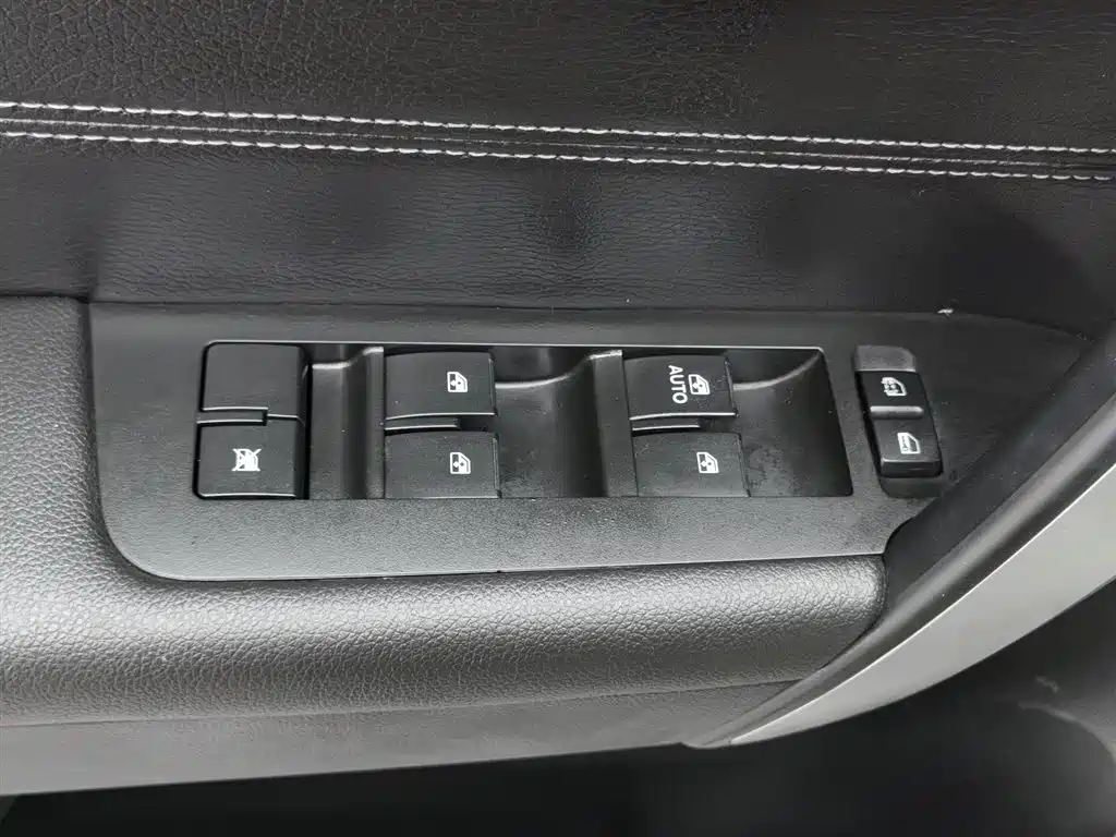 Chevrolet Captiva 2015 — фото 9