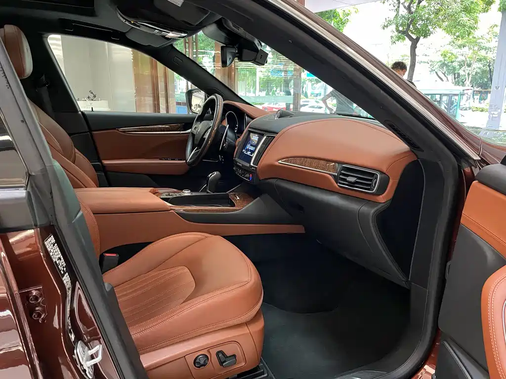 Maserati Levante 2017 — фото 13