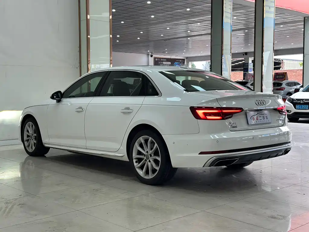 Audi A4L 2019 — фото 17