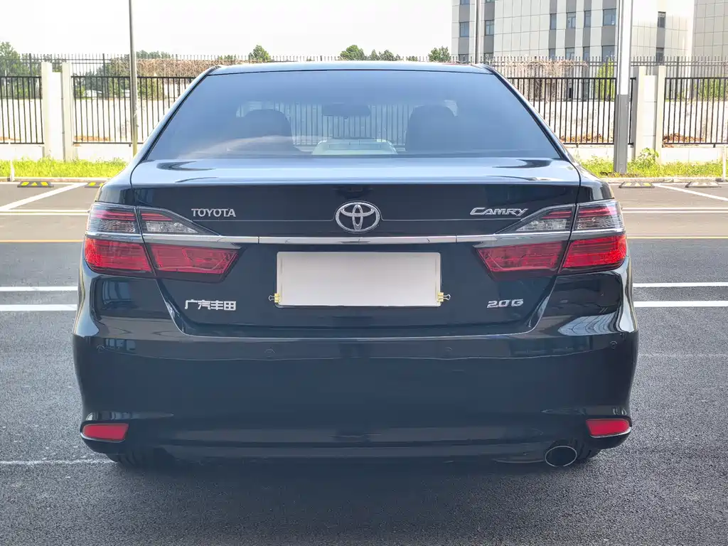 Toyota Camry 2015 — фото 5