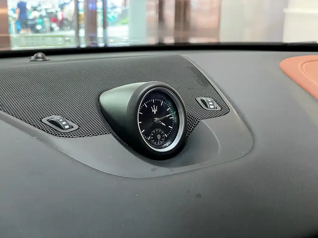 Maserati Levante 2017 — фото 21