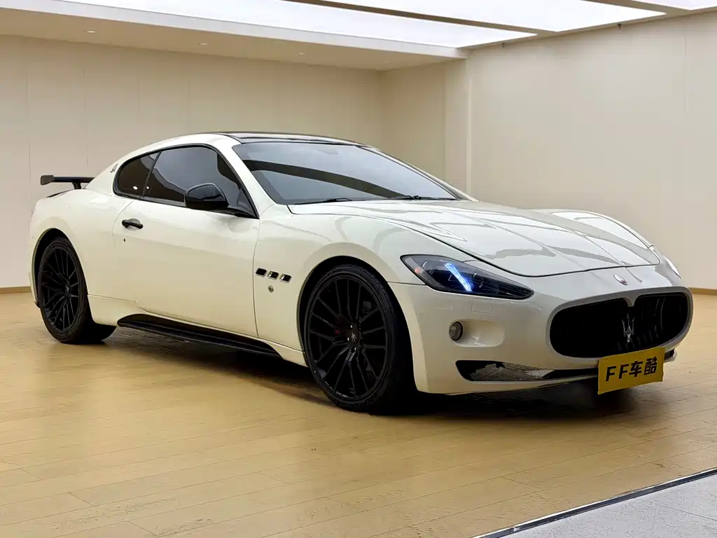 Maserati Granturismo 2012 — фото 2