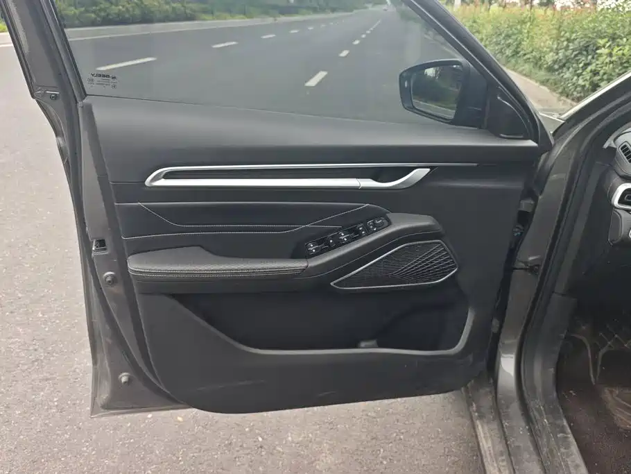 Geely Emgrand 2023