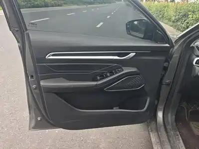 Geely Emgrand 2023