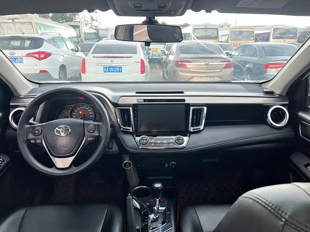 Toyota RAV4 2016 — фото 14
