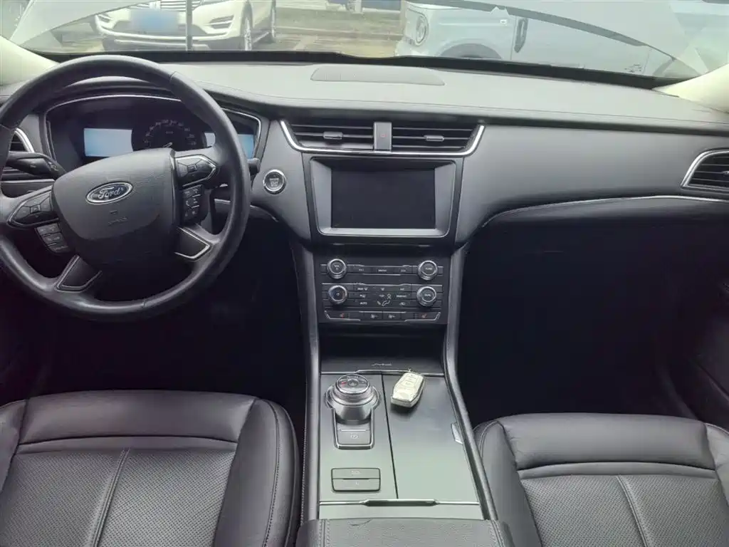 Ford Taurus 2016 — фото 10
