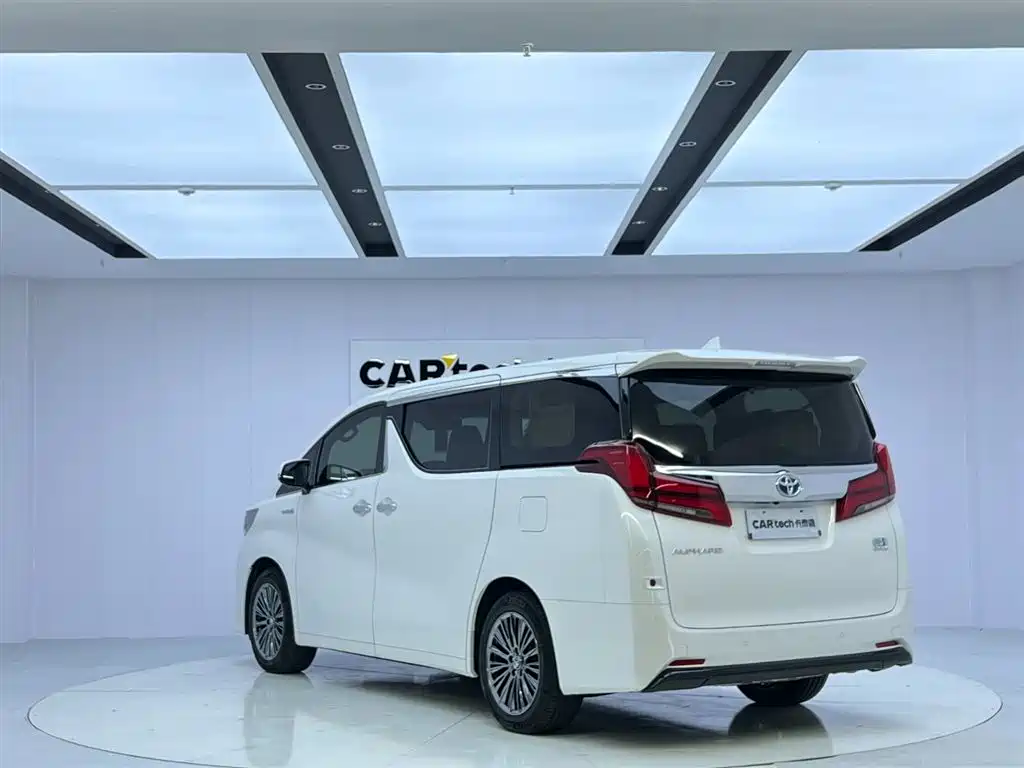 Toyota Alphard 2022 — фото 3