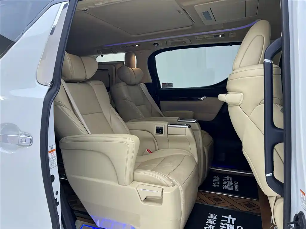 Toyota Alphard 2022 — фото 24