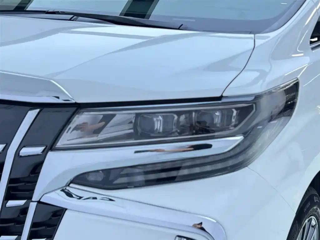 Toyota Alphard 2022 — фото 13