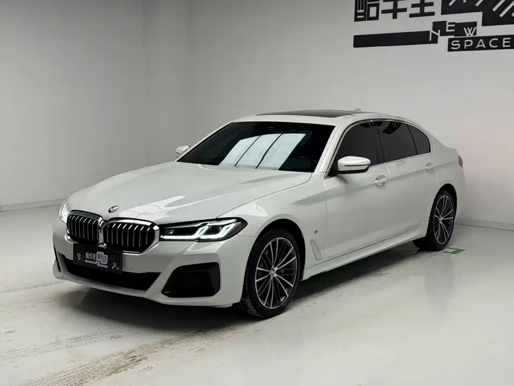 BMW 5 Series 2022 — фото 1