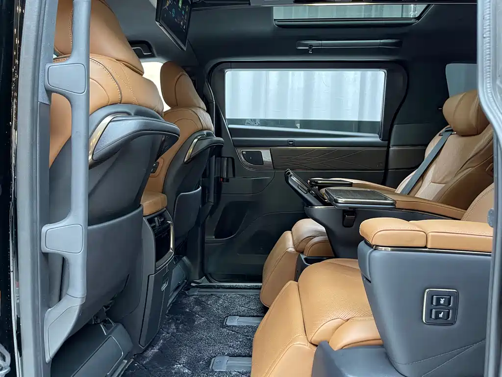 Toyota Vellfire 2023 — фото 7