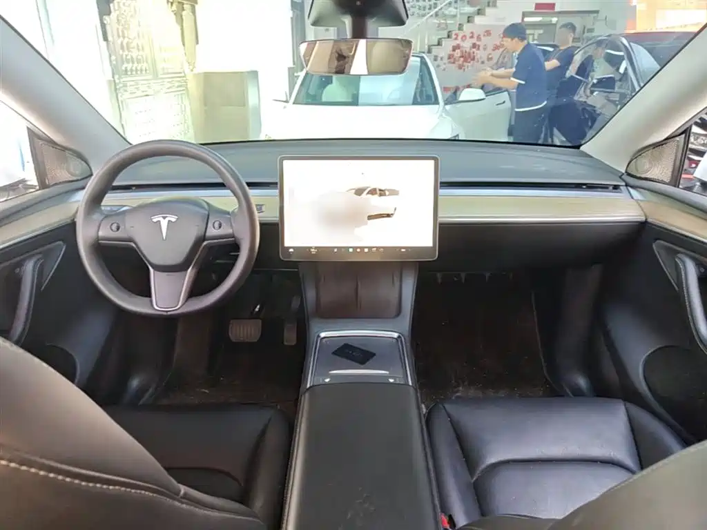 Tesla Model Y 2023 — фото 10