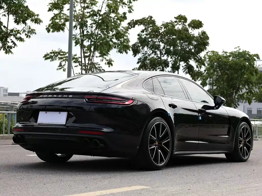Porsche Panamera 2017 — фото 18