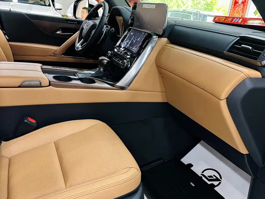 Lexus LX — фото 5
