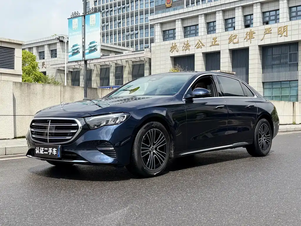 Mercedes-Benz E-Class 2024 — фото 1