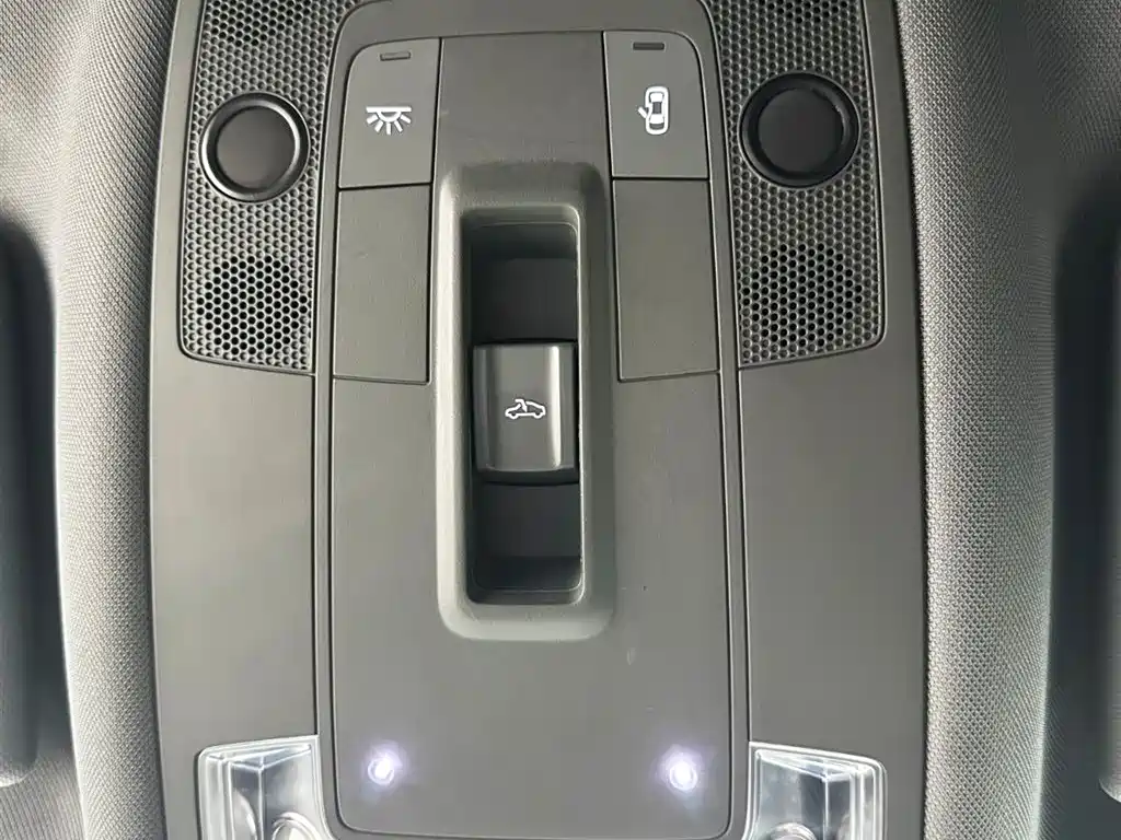 Audi A3 2023 — фото 17
