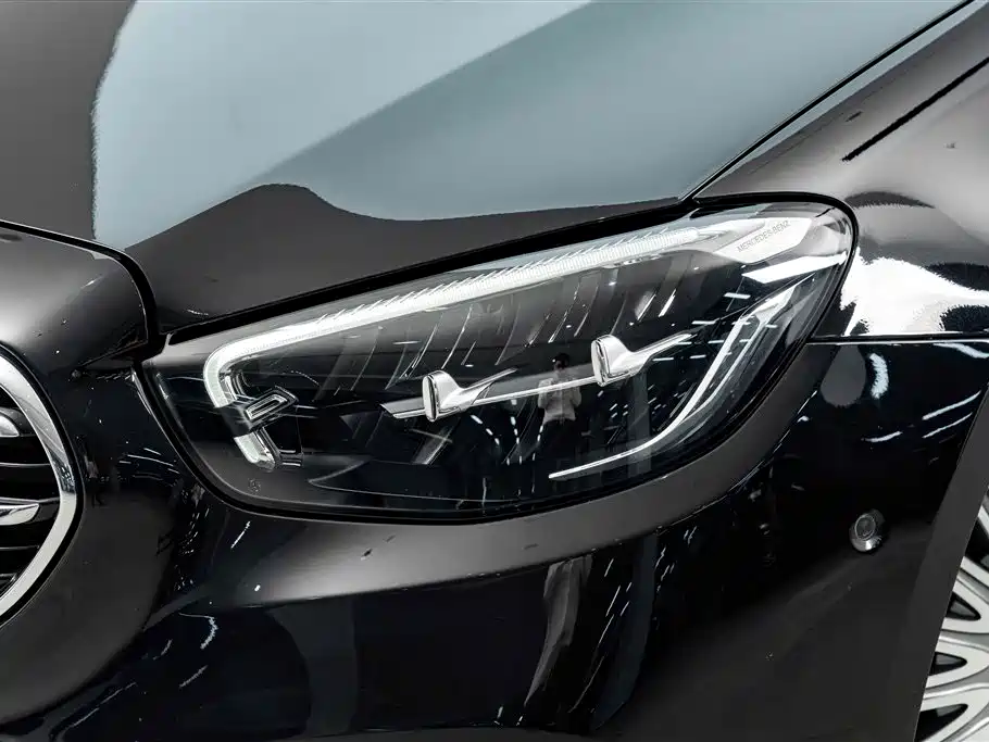 Mercedes-Benz E-Class 2022 — фото 4