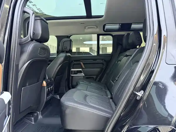 Land Rover Defender 2023