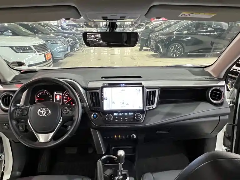 Toyota RAV4 2017 — фото 7
