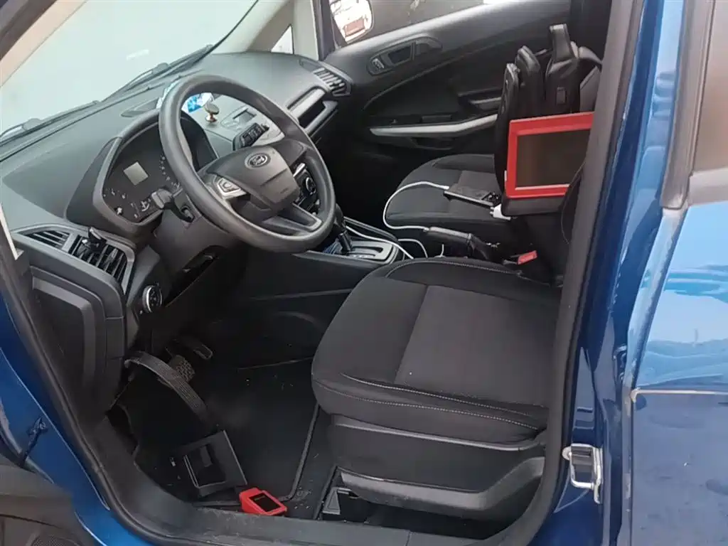 Ford Ecosport 2017 — фото 15