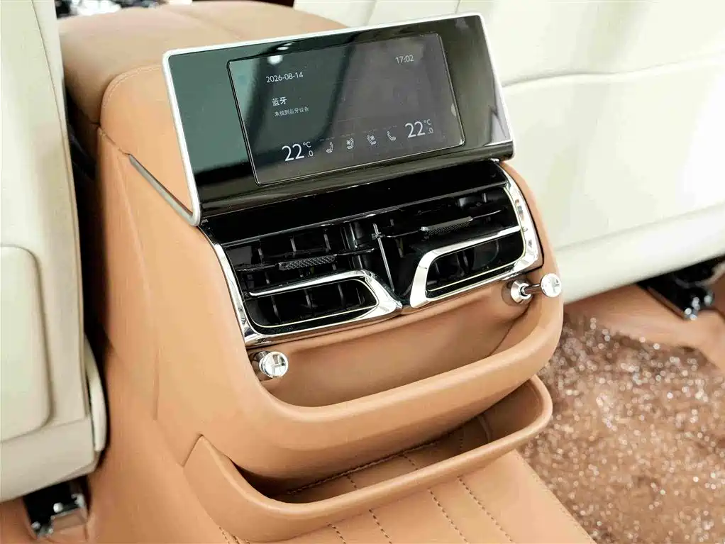 Bentley Flying Spur Plug-In Hybrid 2023 — фото 19