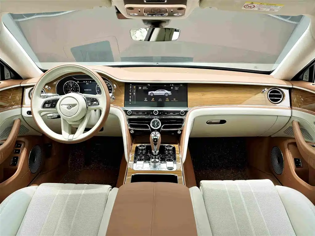 Bentley Flying Spur Plug-In Hybrid 2023 — фото 6