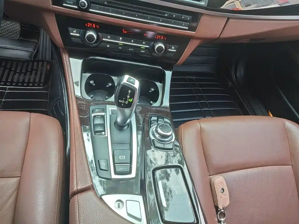 BMW 5 Series 2016 — фото 14