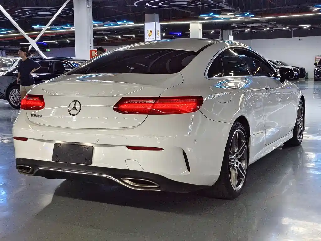 Mercedes-Benz E-Class 2020 — фото 15