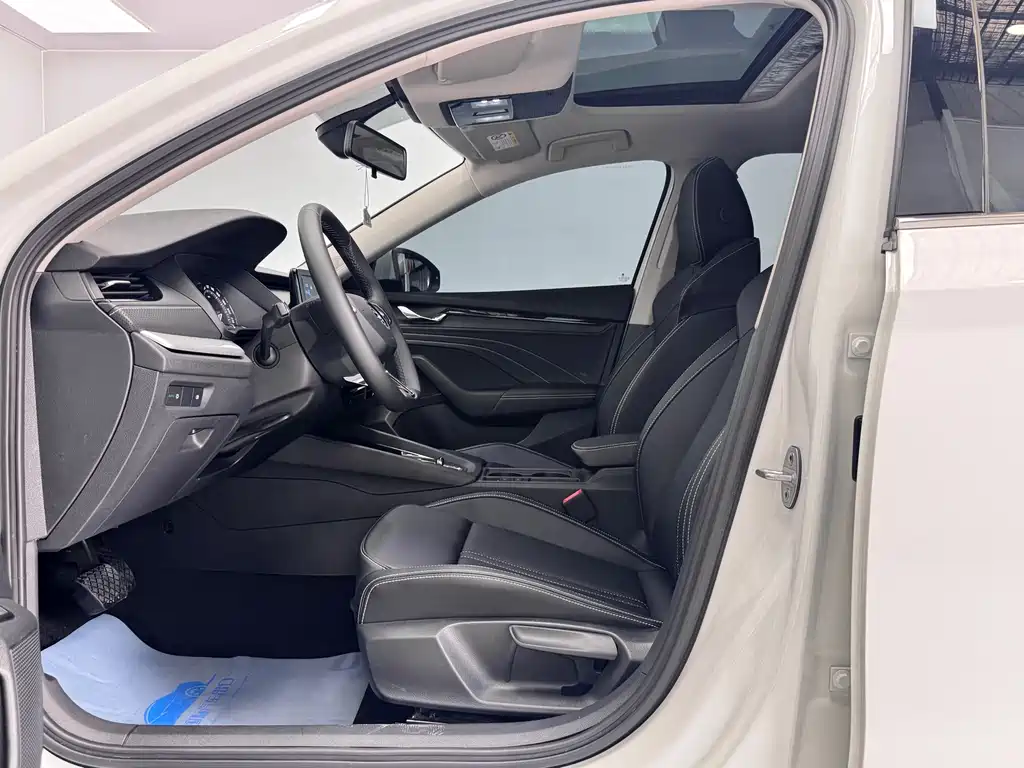Skoda Octavia 2023 — фото 9