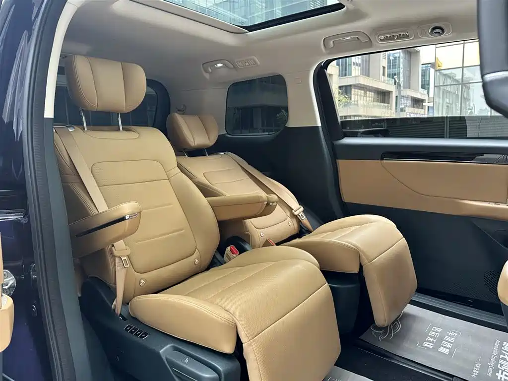 GAC Motor E8 PHEV 2024 — фото 10