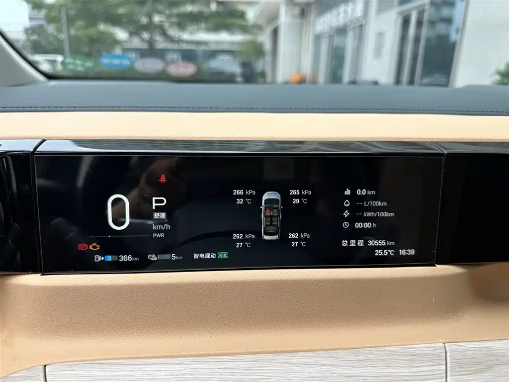 GAC Motor E8 PHEV 2024 — фото 29