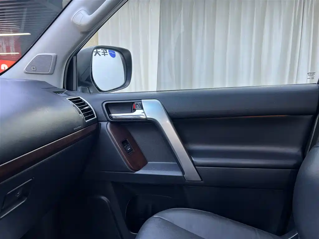 Toyota Prado 2015 — фото 18