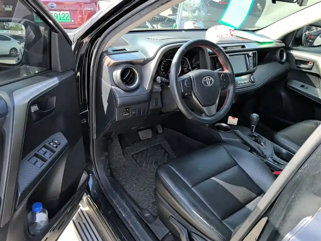 Toyota RAV4 2016 — фото 16
