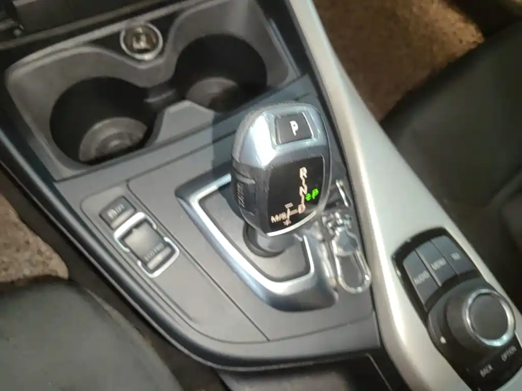 BMW 1 Series 2017 — фото 14
