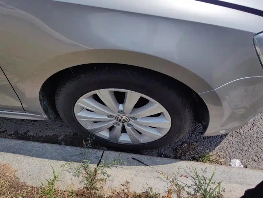 Volkswagen Sagitar 2014
