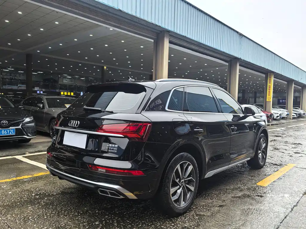 Audi Q5L 2022 — фото 18