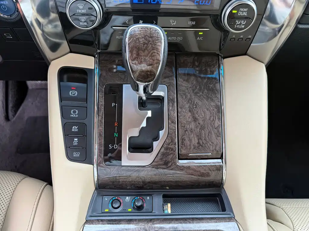 Toyota Alphard 2022 — фото 16