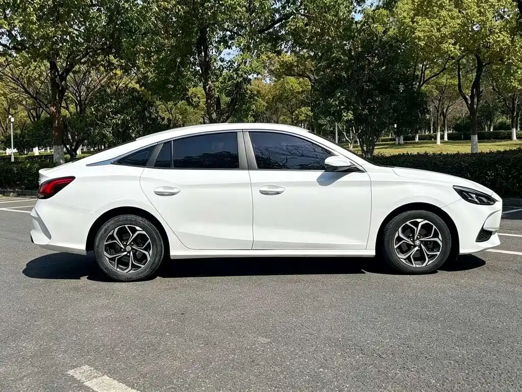 MG MG5 2022