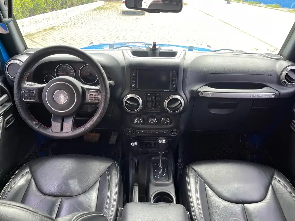 Jeep Wrangler 2016 — фото 6
