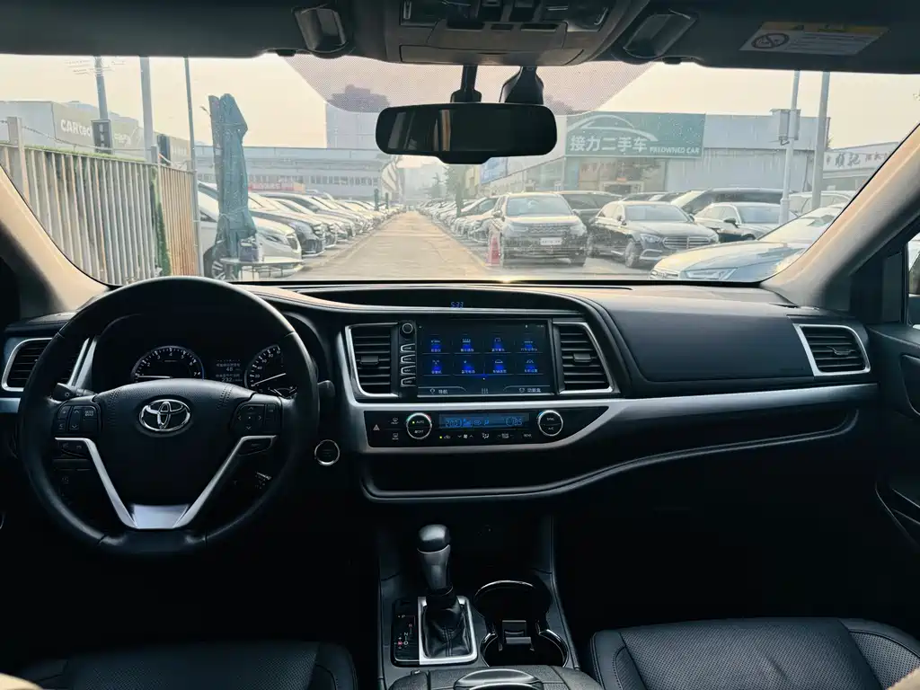 Toyota Highlander 2018 — фото 12